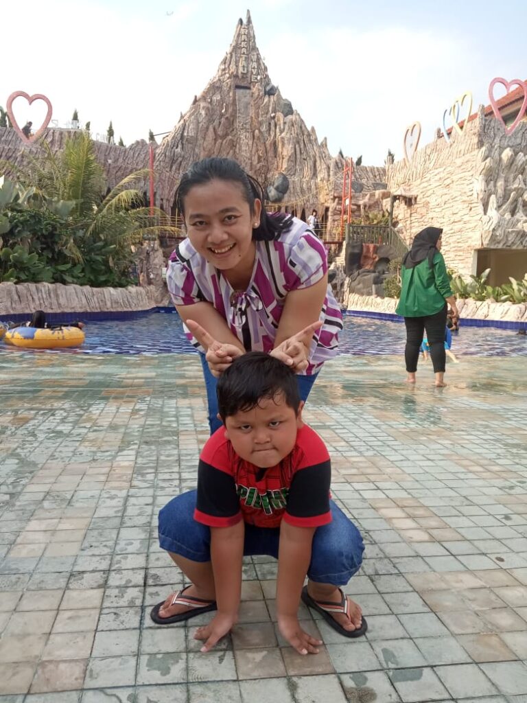 Mami dan VTJ Gemes di Liburan Slanik Waterpark Lampung