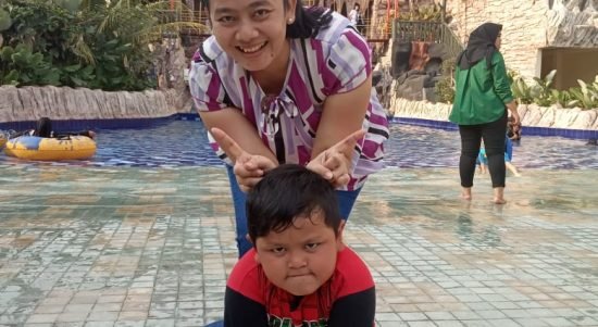 Mami dan VTJ Gemes di Liburan Slanik Waterpark Lampung