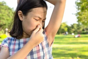 Menghilangkan Bau Badan Pada Anak Remaja