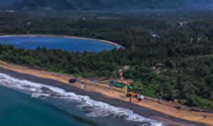 Wisata Pantai di Lampung Selatan, Ombak Tenang Membuai Kalbu