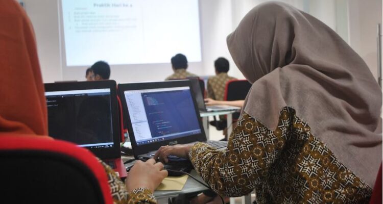 Cara Mengaktifkan Komputer yang Benar dan Aman